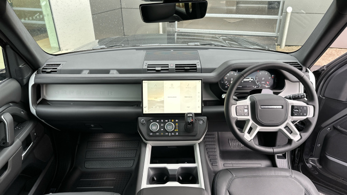 Land Rover Defender 3.0 D350 X-Dynamic HSE 130 5dr Auto Diesel Estate - Image 9